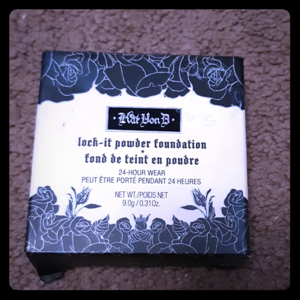 Kat Von D Lock-It Foundation Powder